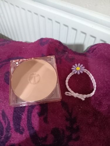 Customer photo review of O.TWO.O SMOOTH MIST MIRROR LOCKING POWDER