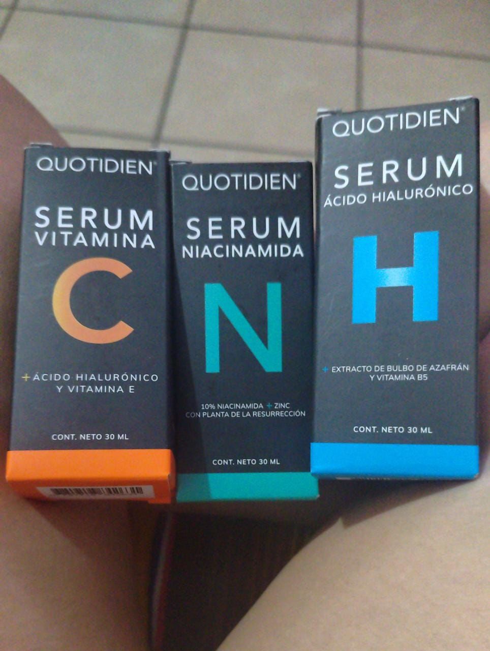 Customer photo review of Kit Los Esenciales (29% OFF) - Serum de Vitamina C 30ml + Serum de Niacinamida 30ml + Serum de Ácido Hialurónico 30ml