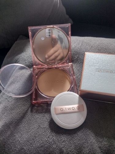Customer photo review of O.TWO.O SMOOTH MIST MIRROR LOCKING POWDER