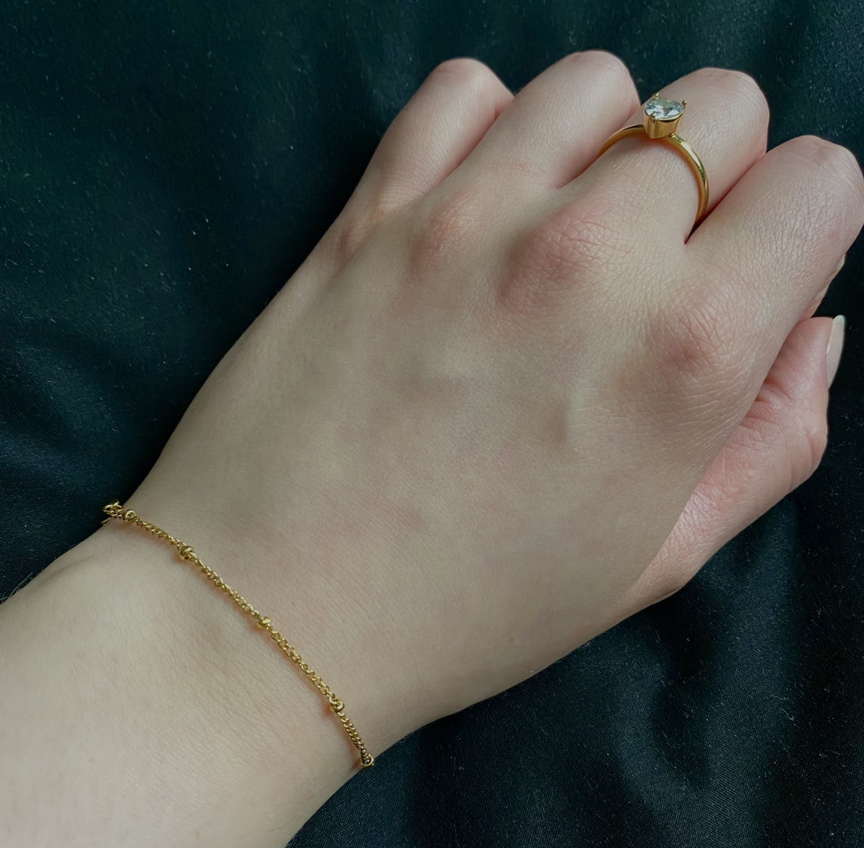 Customer photo review of Simple Dots Armband | 18K vergoldet