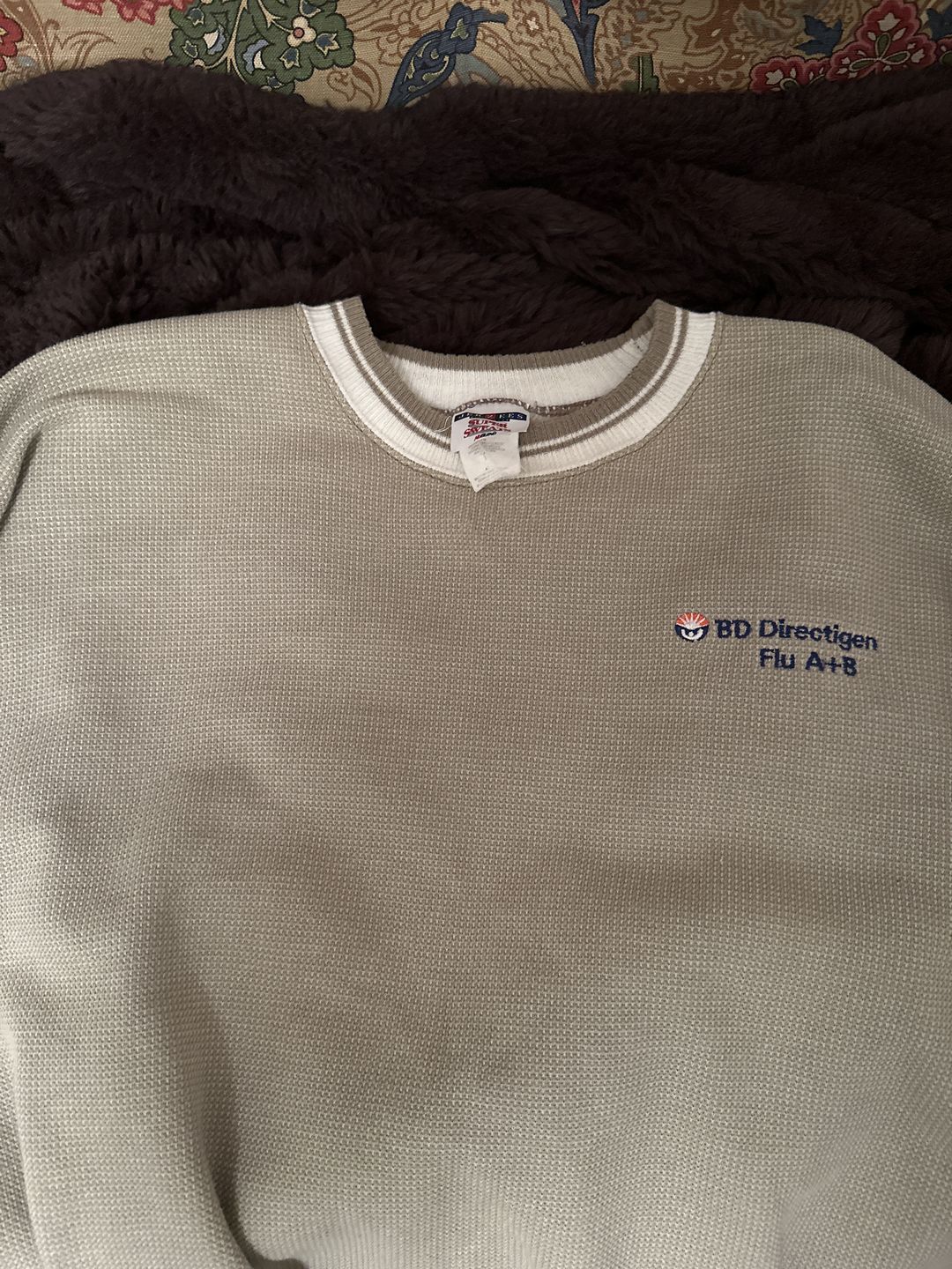 Customer photo review of 90's BD Directigen Flu A+B Embroidered Vintage Sweatshirt Size M