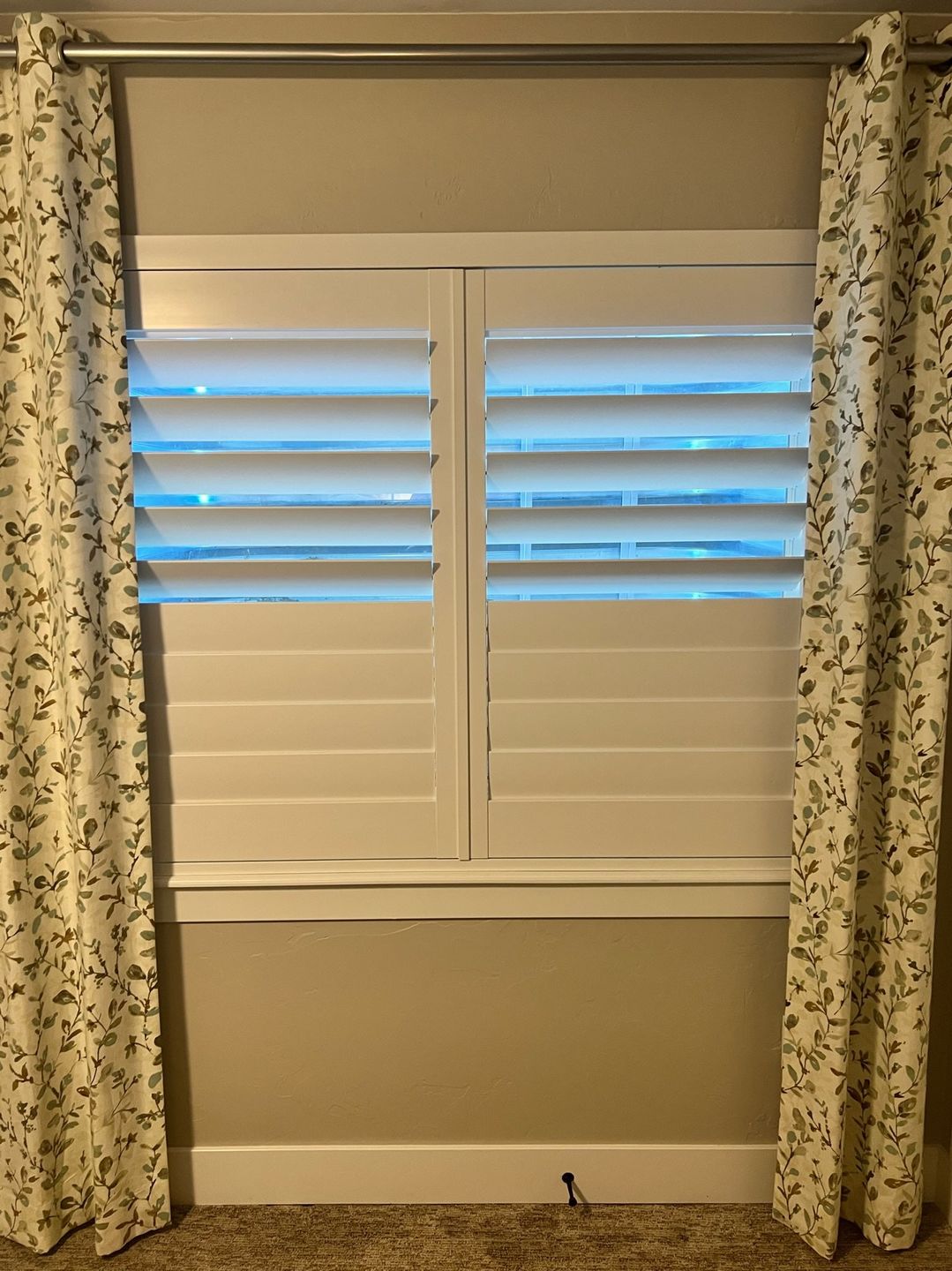 Customer photo review of Hybrid Wood Plantation Shutter