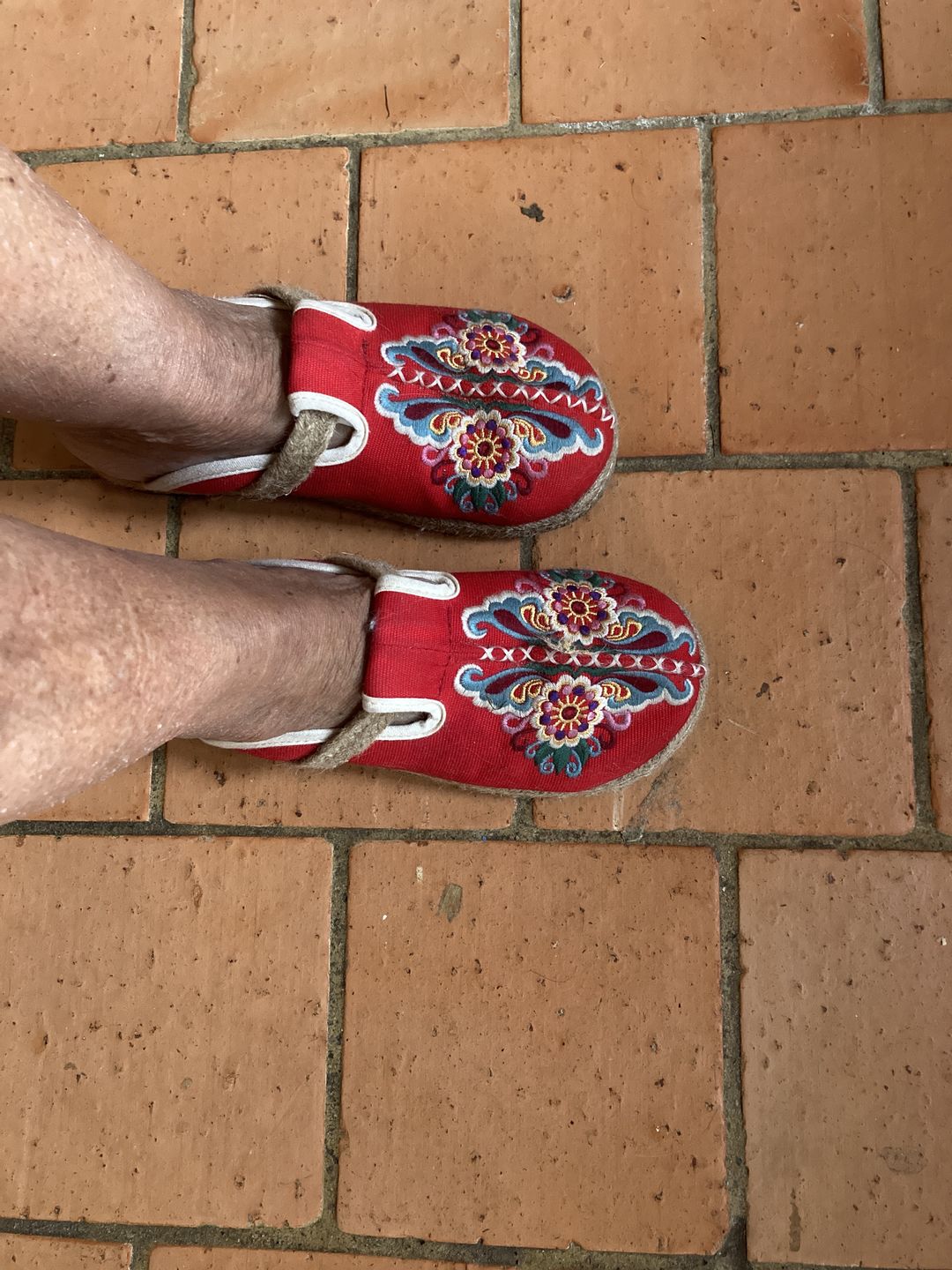Customer photo review of Women Retro Embroidered Casual Floral Shoes