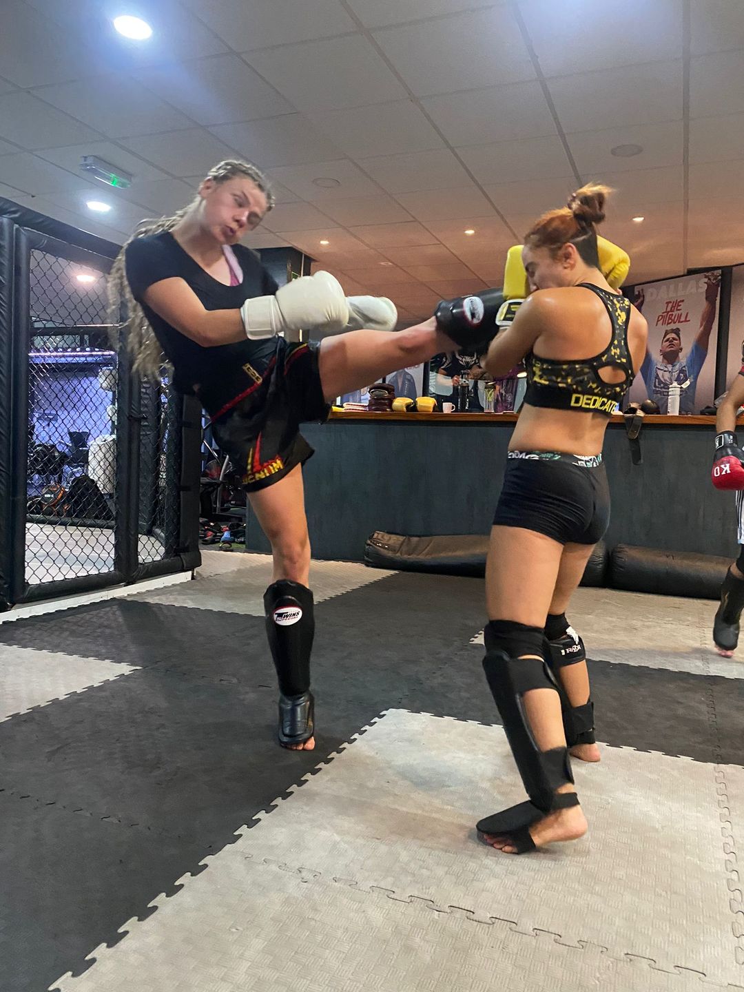 Customer photo review of Twins Kickboks Scheenbeschermers SGS7 -  Zwart