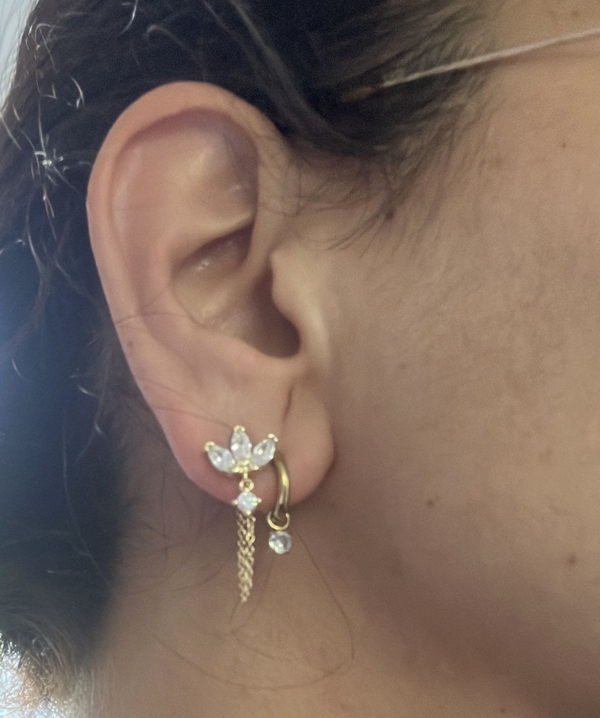 Customer photo review of Limitless Sky Lotus Ohrstecker 14K Vergoldet