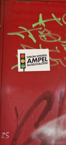 Customer photo review of GROSSE STICKER / AUFKLEBER (10 STK.) • STROM SPAREN, AMPEL AUSSCHALTEN!