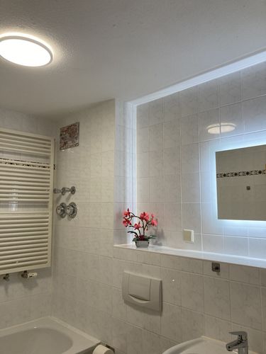 Customer photo review of SONNI Badspiegel mit LED Beleuchtung Wandspiegel Badezimmerspiegel Lichtspiegel 60x50