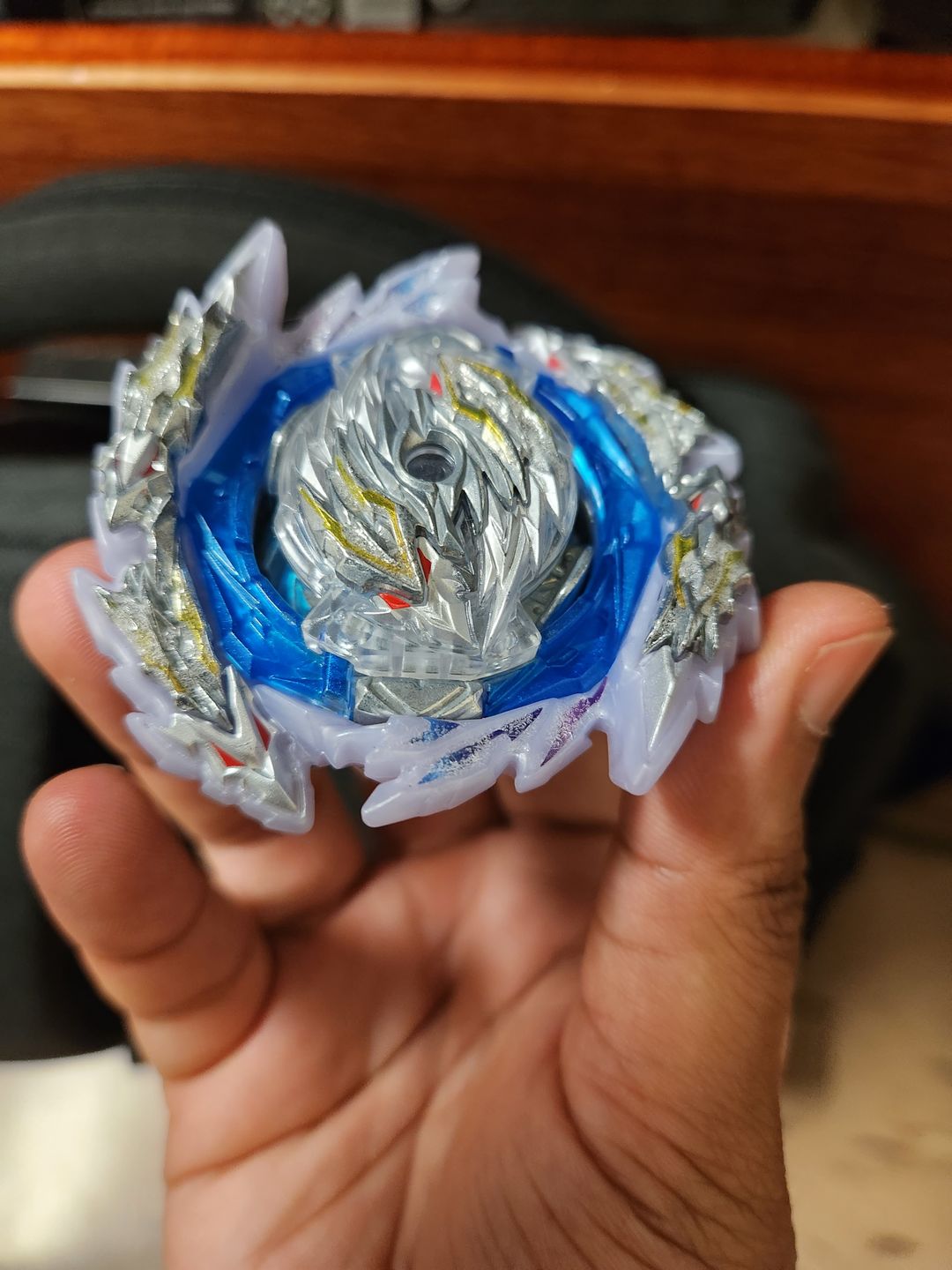 Customer photo review of TakaraTomy Guilty Longinus Kr.MDs-2 / Luinor Burst DB Beyblade B-189