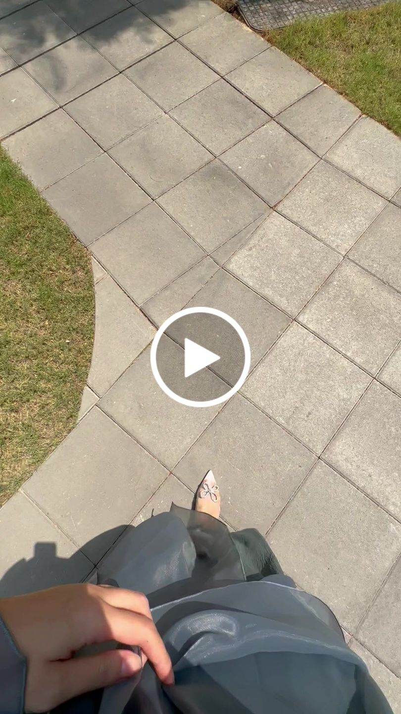 Customer video review of BR3626- Organza double layered Abaya