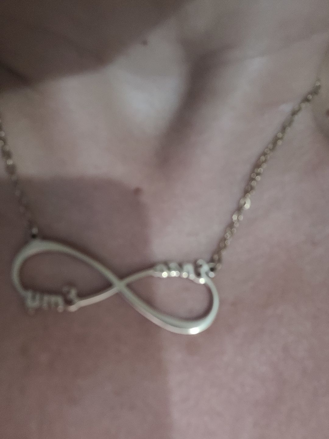 Customer photo review of Collier Infini Personnalisable Deux Prénoms