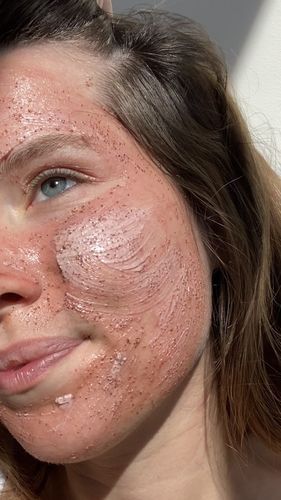 Customer photo review of 2 IN 1 HYDRATING EXFOLIATING MASK – PINK CLAY