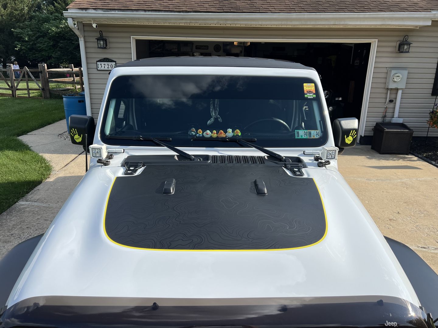 Customer photo review of Black on Black Topo Map Hood Graphic for Wrangler JL and Gladiator JT