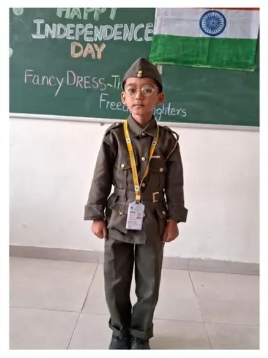 Customer photo review of Subhash chandra Bose dress
