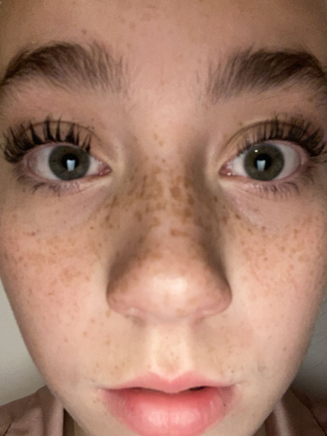 Customer photo review of Mascara Growth Serum