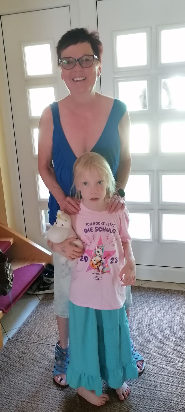 Customer photo review of Schule rocken - Personalisiertes Kinder T-Shirt