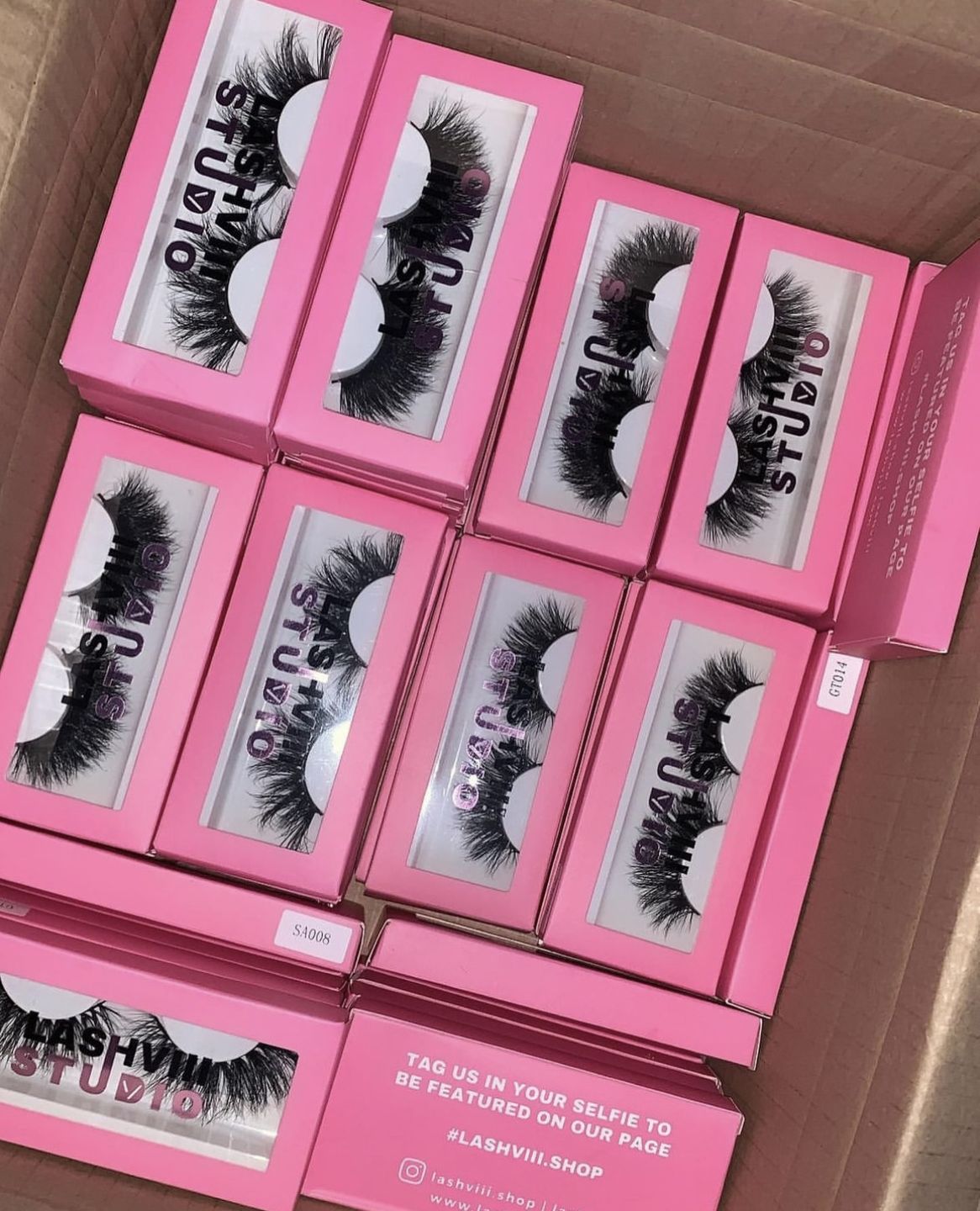 Customer photo review of Cardi Lashes