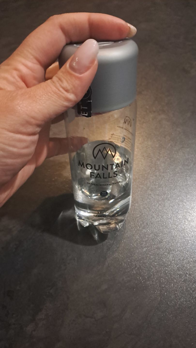 Customer photo review of 330ml Sparkling Mineral Water- ZEROPET Bottle (Pack of 24)