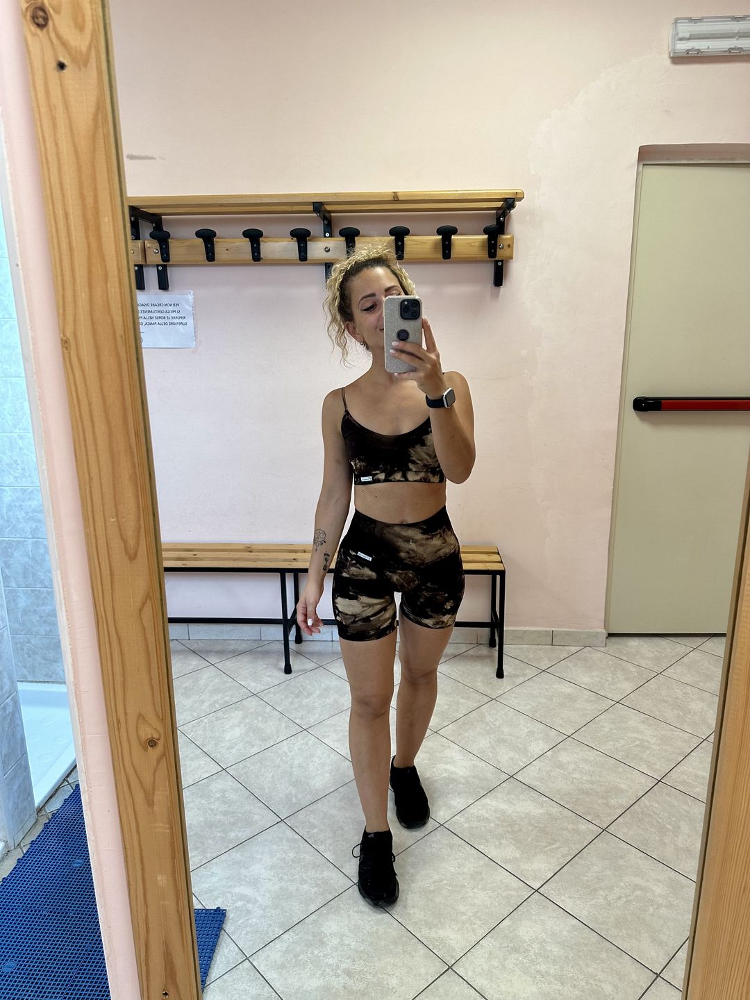 Customer photo review of Shorts Elements Terra Beige Marrone