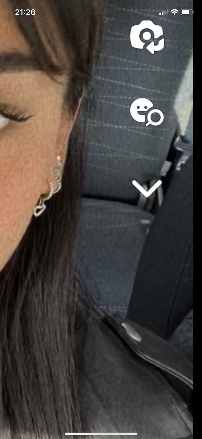 Customer photo review of Bright Heart Ohrstecker | 18K vergoldet