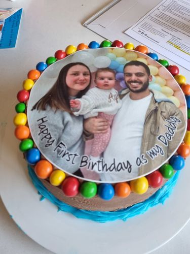 Customer photo review of 15 cm Round Custom Edible Icing Image