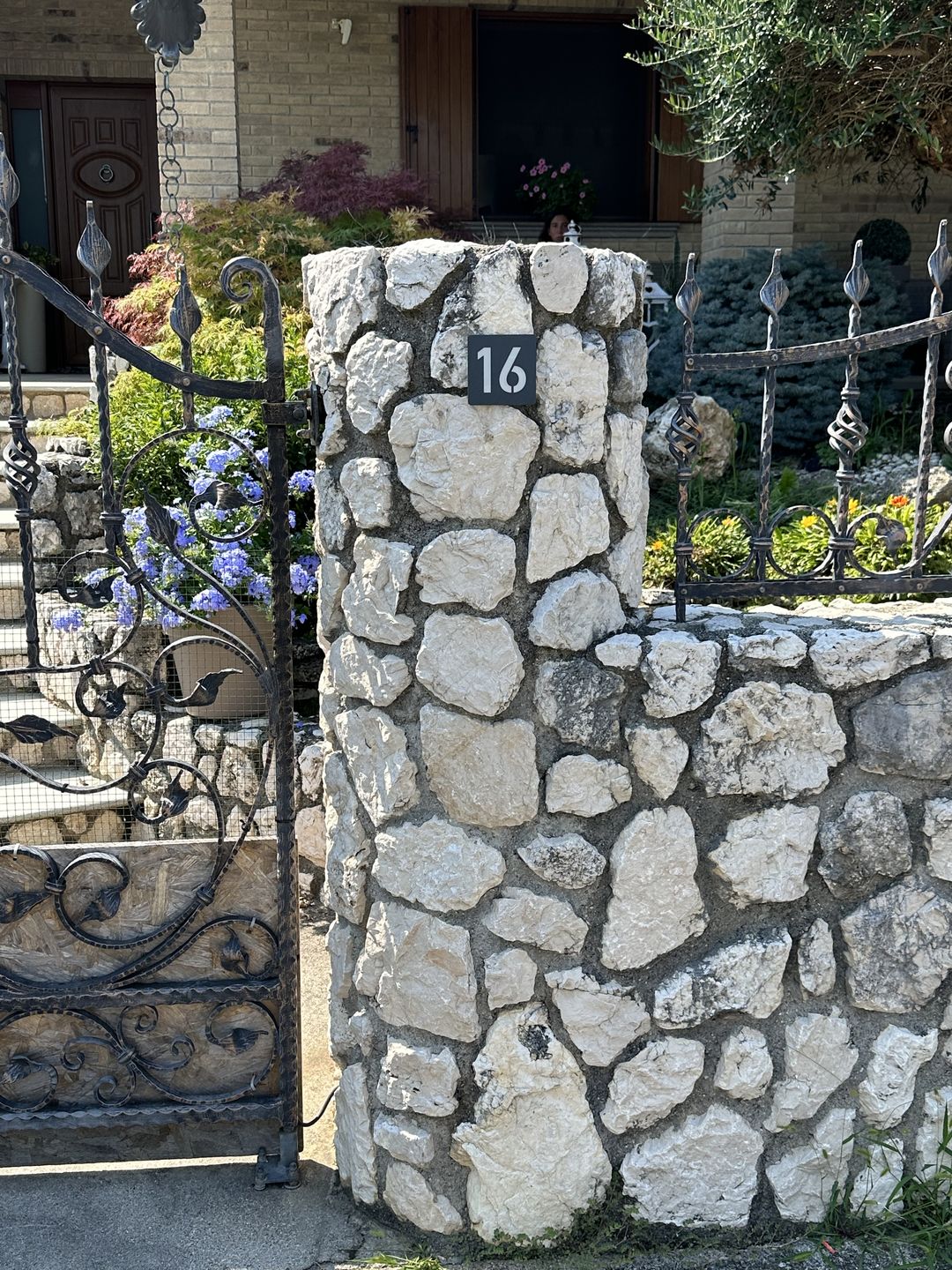 Customer photo review of Numero civico modello Stencil Square