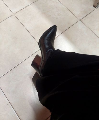 Customer photo review of BOTINES COWGIRL GRABADO PIEL NEGRO