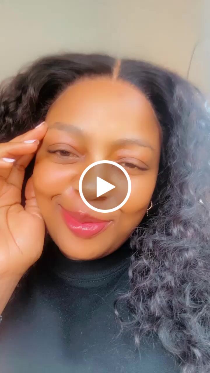 Customer video review of Gorgeous 20-inch Malaysian Long Curly Wig with Lace Closure - Premium Human Hair