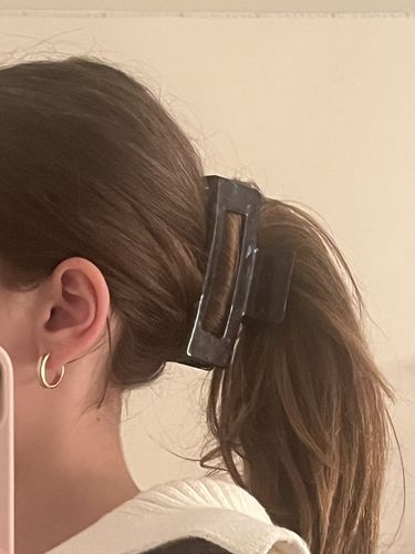 Customer photo review of TR x Bethany Large Claw Clip