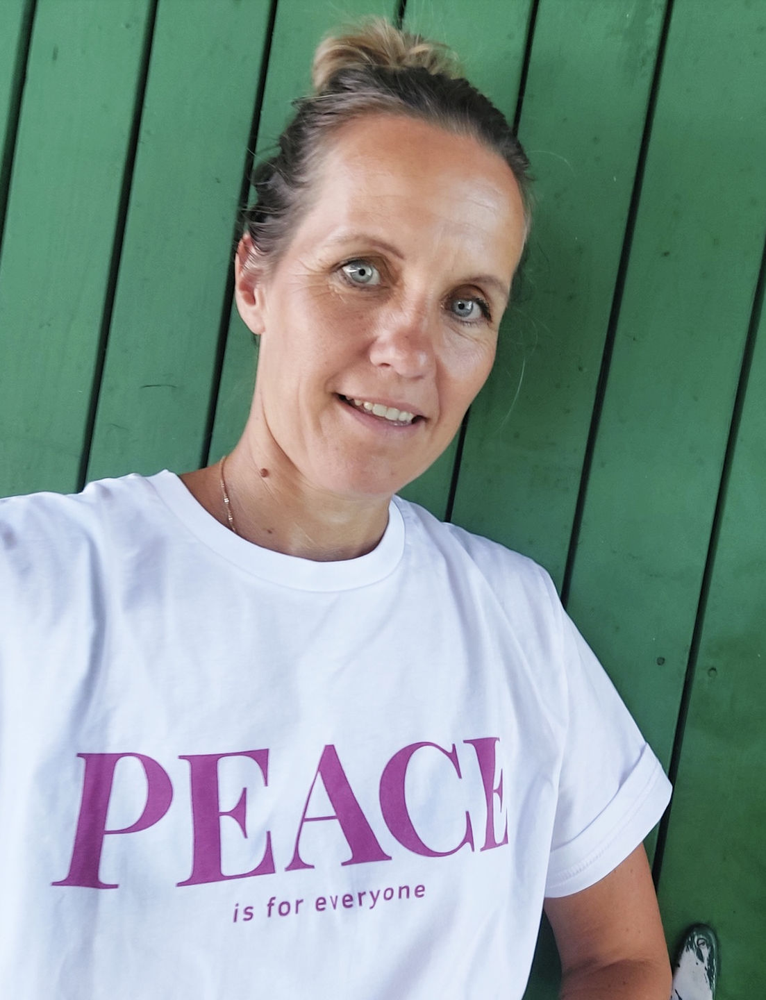 Customer photo review of Unisex T-Shirt "PEACE IS FOR EVERYONE" Bio-Baumwolle