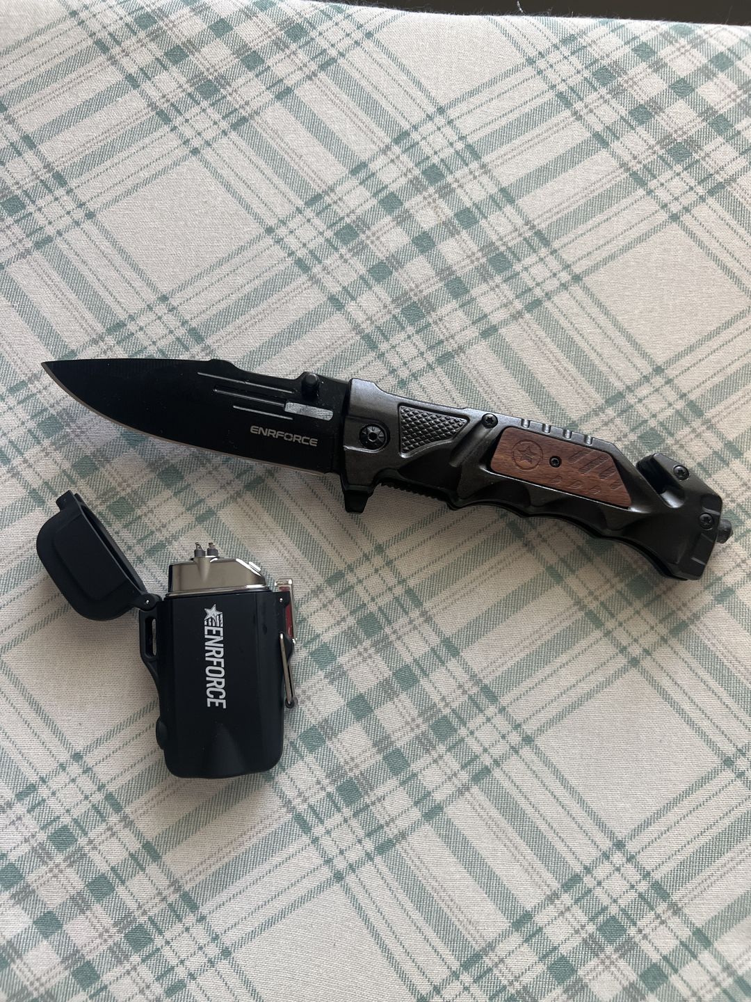 Customer photo review of Knife + Lighter Bundle