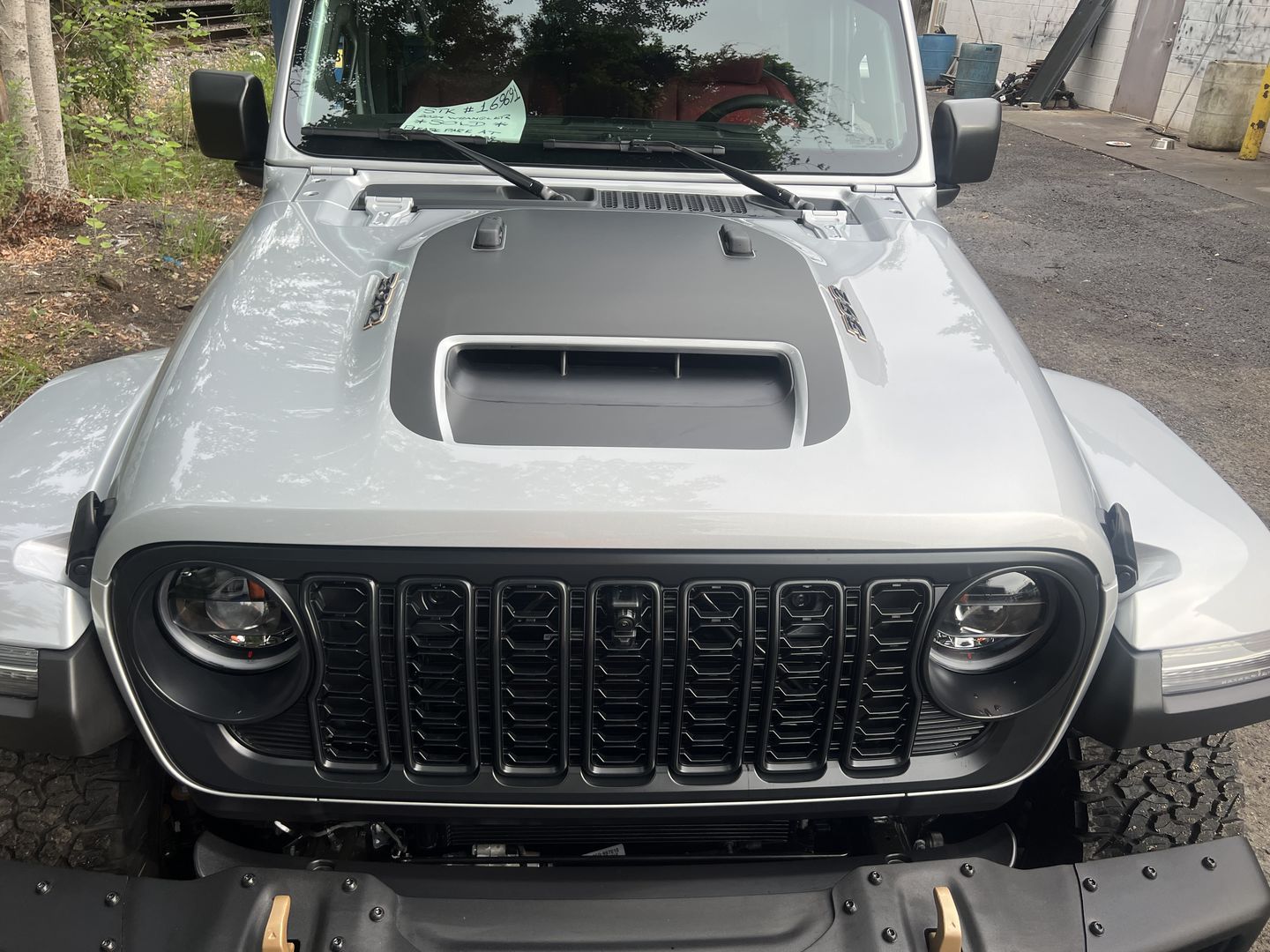 Customer photo review of Hood Graphic for Wrangler JL 392 and Gladiator JT MOJAVE models