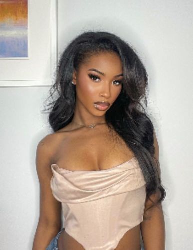 Customer photo review of Brazilian Body Wave 13x4 Transparent Lace Front Human Hair Wigs Pre Plucked Remy Hair