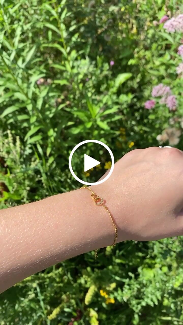 Customer video review of Best Friends Armband | 18K vergoldet