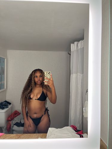 Customer photo review of Piano Highlight Body Wave Lace Frontal Human Hair Wig