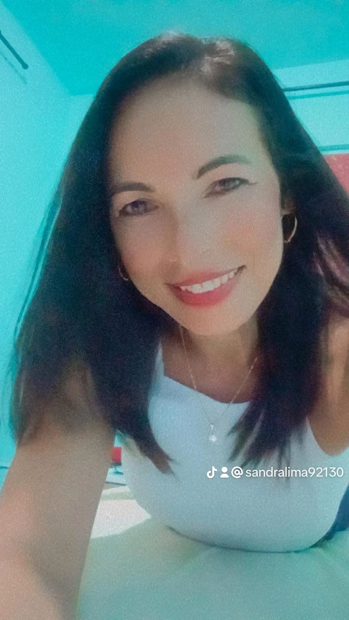 Customer photo review of SLEEK PLUS | Escova Alisadora + Clip Finalizador