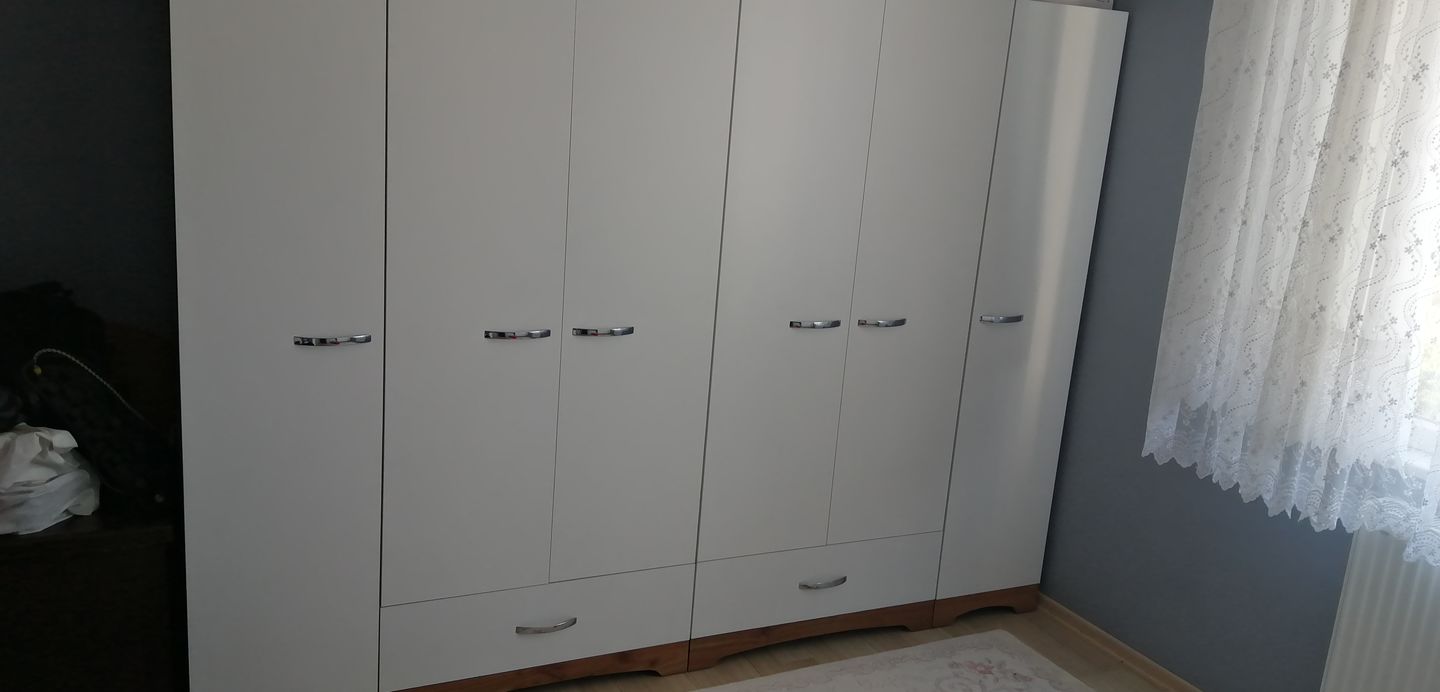Customer photo review of Rani F4 Geniş Gardırop Elbise Dolabı 6 Kapaklı 2 Çekmeceli 12 Raflı 2 Askılı Tek Modül Minyatür Ceviz - Beyaz