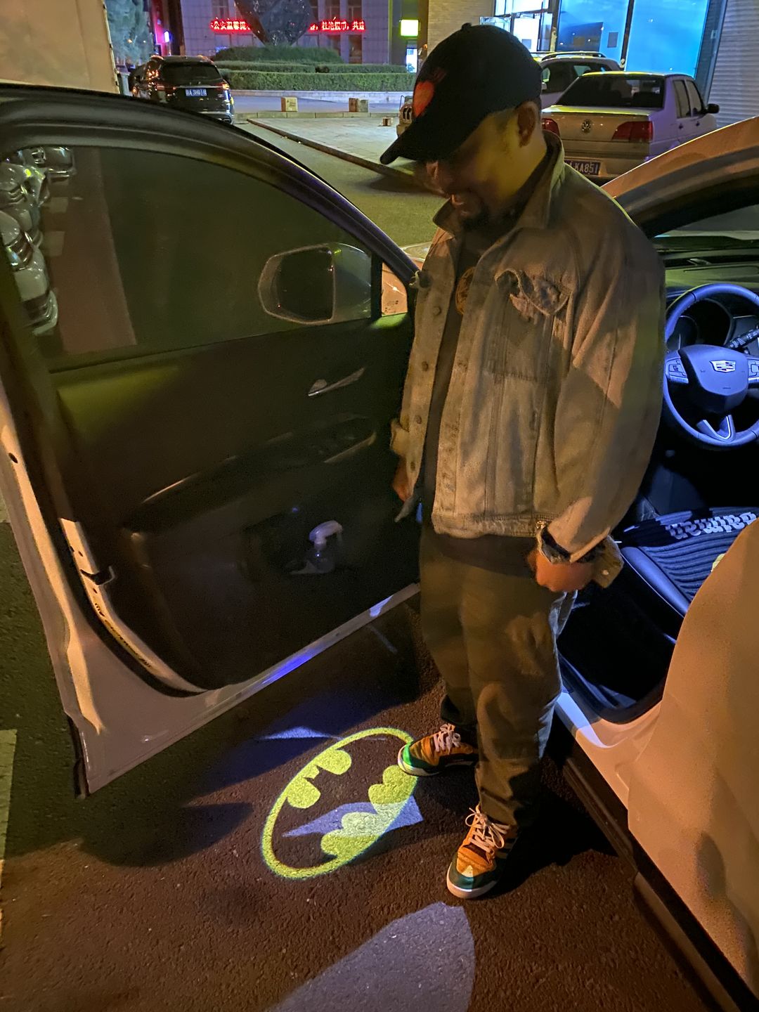 Customer photo review of Batman Logo door lights Nr.209 (quantity 1 = 2 Logo Films /2 door lights）