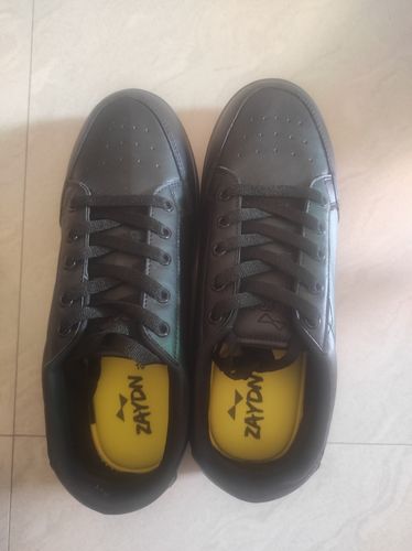 Customer photo review of NORTH BLACK Men's casual sneaker
