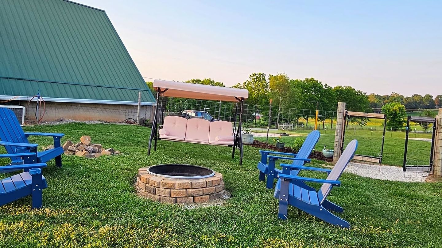 Customer photo review of 3-Seat Outdoor Porch Swing with Adjustable Canopy and Backrest, Patio Swing Chair with Weather Resistant Steel Frame,Comfortable Cushions for Balcony,Garden,Deck and Poolside