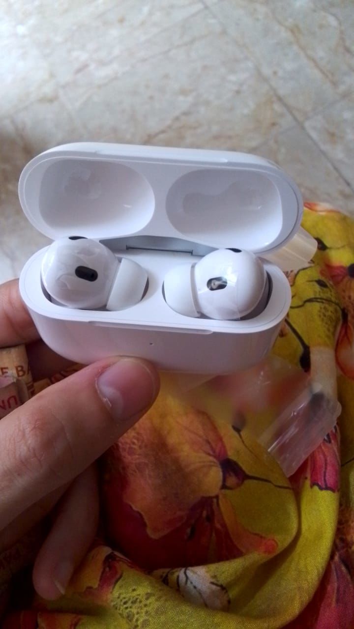 Customer photo review of AirPods Pro Titanium