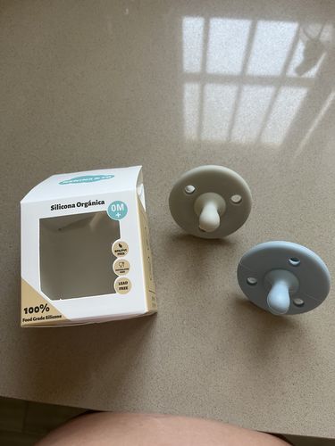 Customer photo review of Kit 2 Chupetes Dusty blue y Gris Nenina & Co