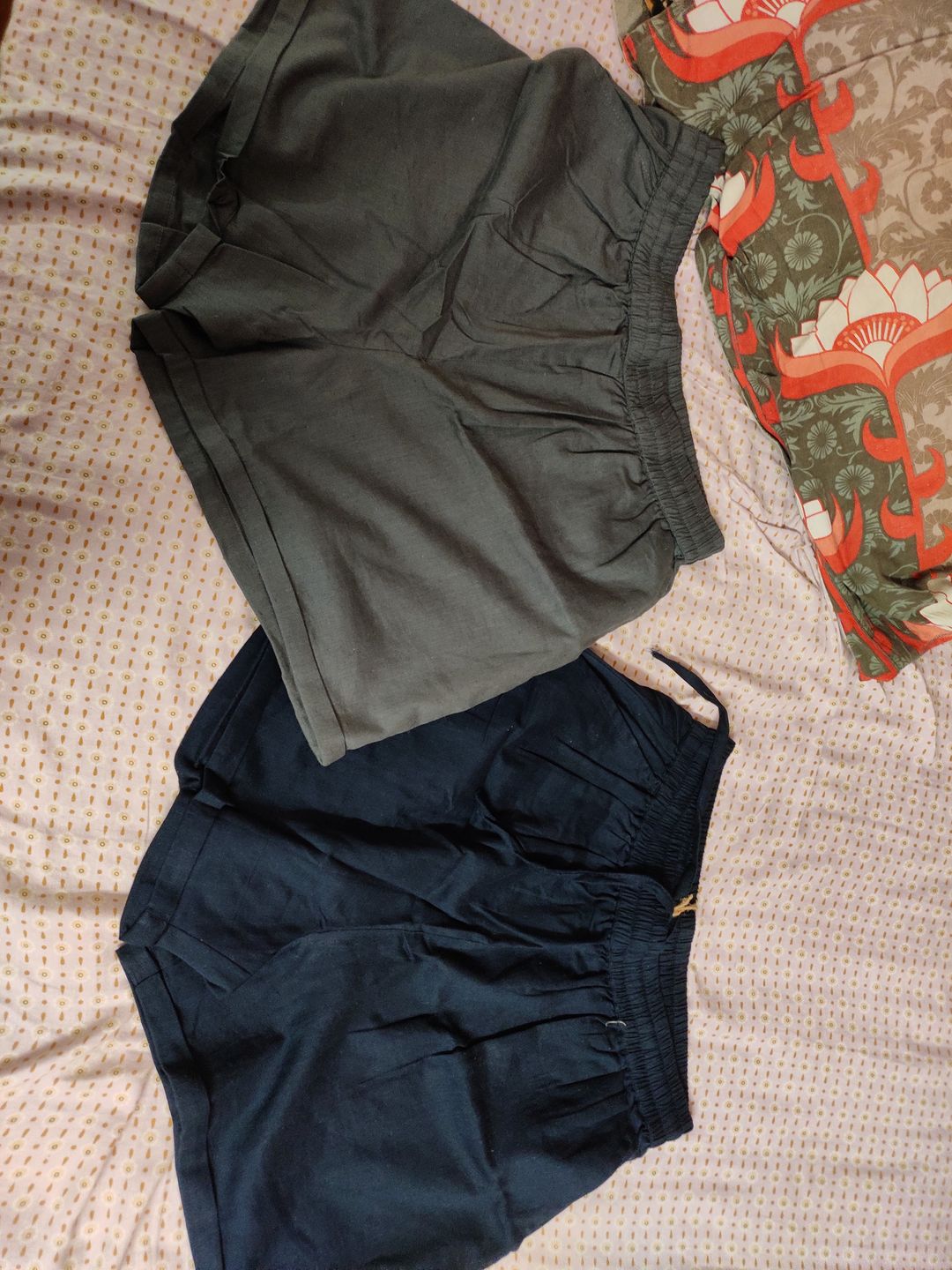 Customer photo review of Slate Grey Airy-Linen Shorts