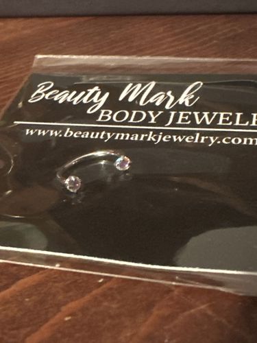 Customer photo review of Double Gem Internally Threaded Horseshoe 18g