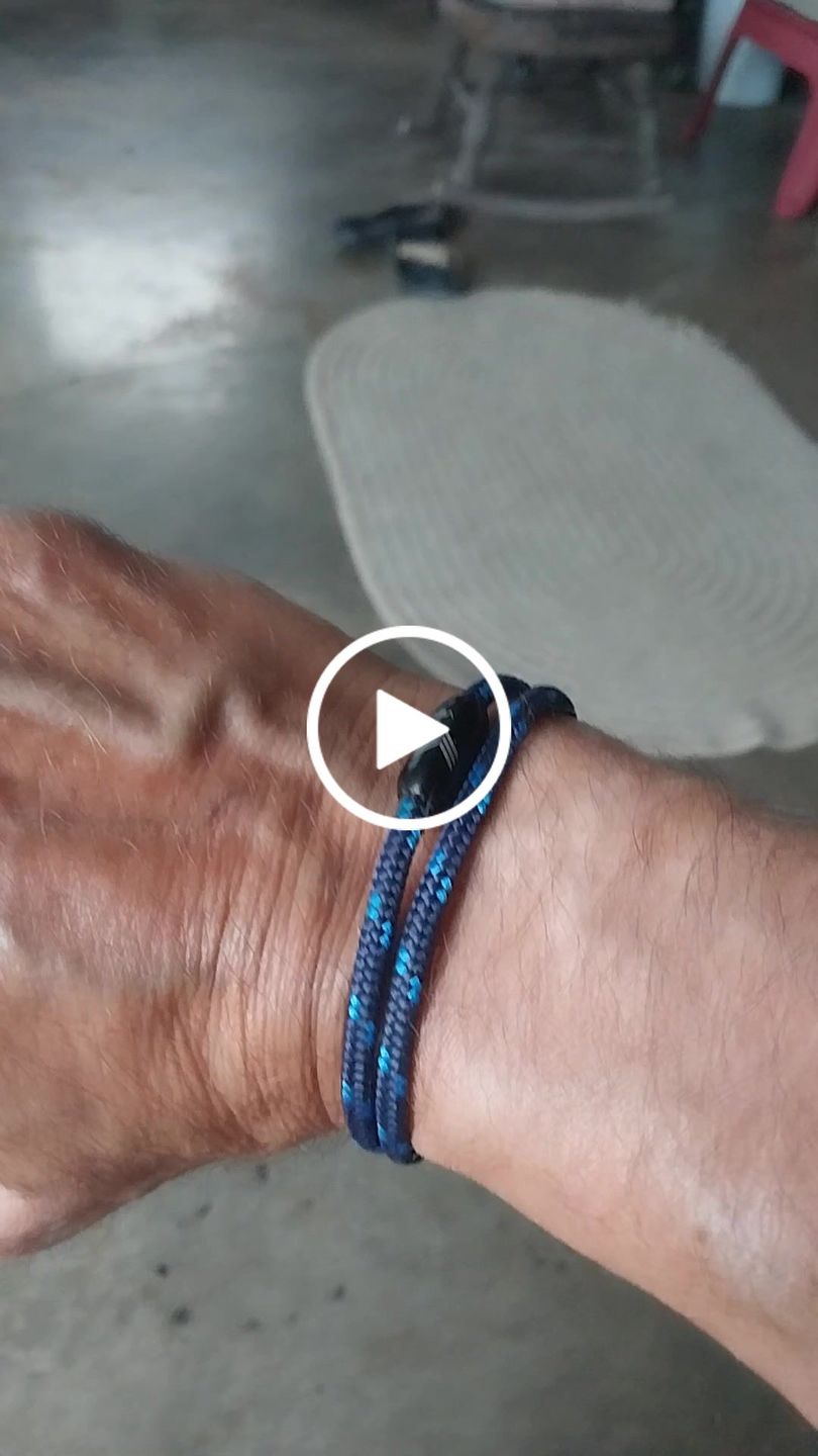 Customer video review of Vertig Magnetic Paracord Bracelet Dark Blue