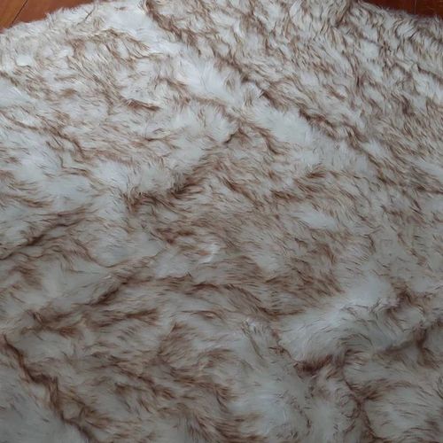 Customer photo review of Faux Wool Plush Rug Soft Shaggy Carpet Home Floor Area Mat Decoration