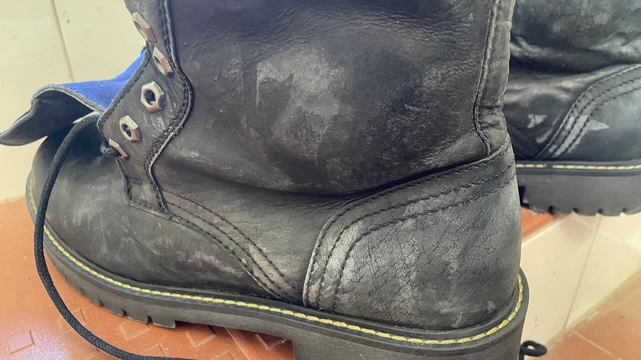 Customer photo review of boots derby dark shadow
