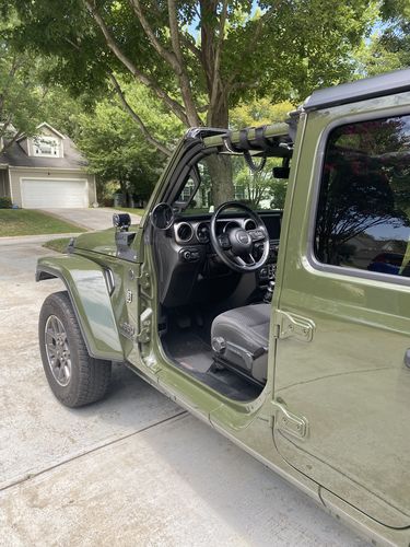 Customer photo review of JL/JLU A-Pillar Side Jeep Mirrors with Base Mount Driver AND Passenger