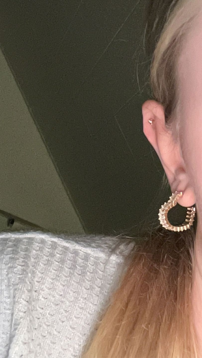 Customer photo review of Heart Deluxe Creolen | 18K vergoldet