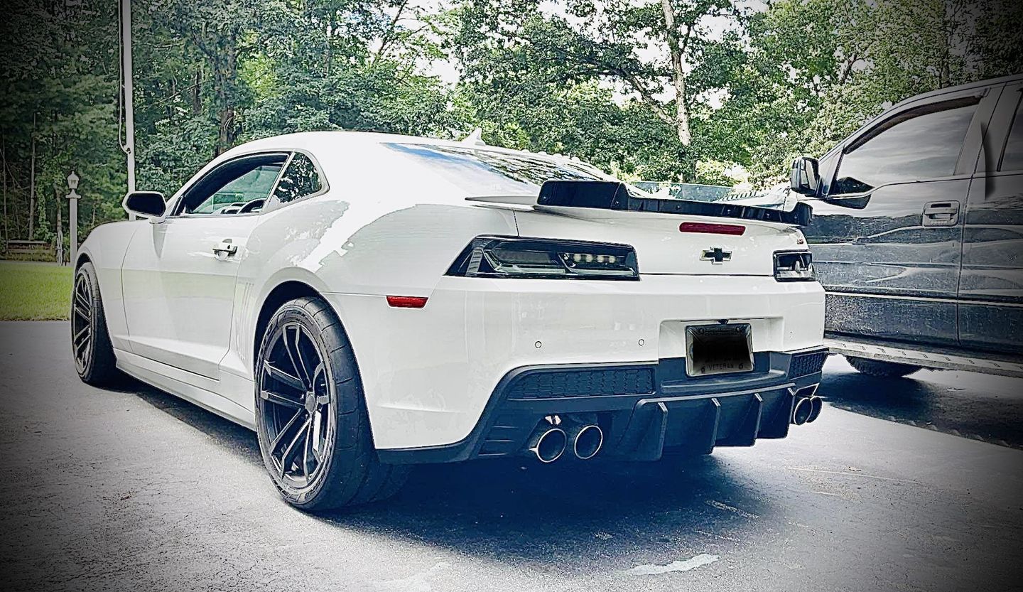 Customer photo review of 2014-2015 Chevy Camaro Evo Style Shark Fins Rear Diffuser Quad/Single Tips