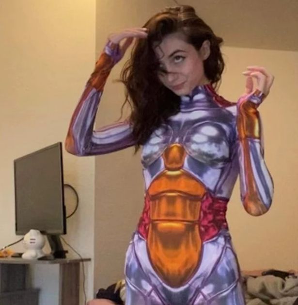 Customer photo review of Titania Costume